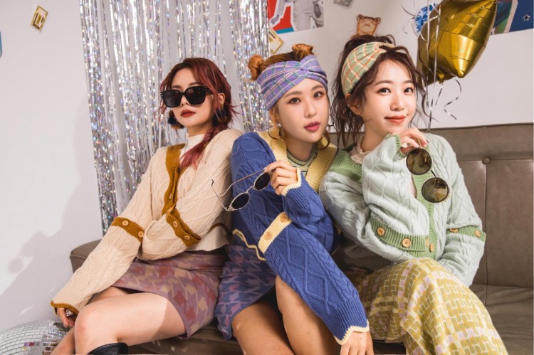 針織服飾品牌At the Venue限定聯名款開賣！聯手「這群人」品牌3.one 打造Y2K復古美式風格